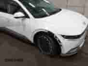 2024 Hyundai Ioniq 5 Limited с VIN KM8KRDDF5RU285364, выставлен на аукционе IAAI как лот 43207395 с пробегом 24 817 миль миль и . История ставок и продаж доступна на DreamBid. Изображение 6.