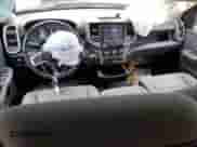 2020 Ram 1500 Big Horn z VIN 1C6RREFG7LN333518, wystawiony jako Copart lot #72204024 z przebiegiem 121 193 mil mil oraz Szkoda całkowita • Salvage title. Historia ofert i sprzedaży dostępna na DreamBid. Obrazek 8.