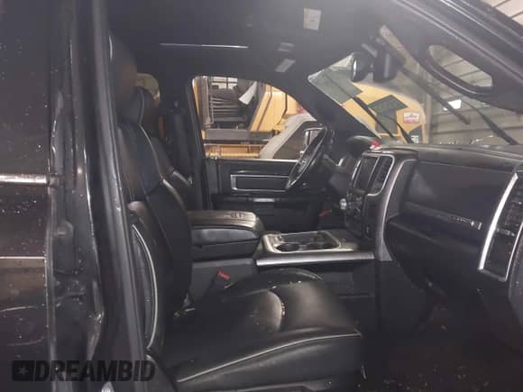 2017 Ram 1500 Limited z VIN 1C6RR7PTXHS719432, wystawiony jako IAAI lot #41715873 z przebiegiem 131 715 mil mil oraz . Historia ofert i sprzedaży dostępna na DreamBid. Obrazek 5.