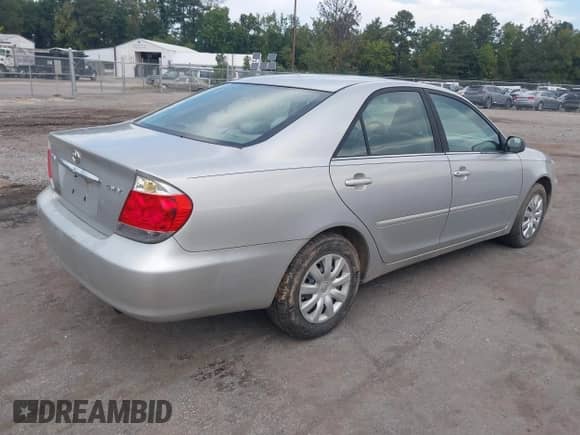 2005 Toyota Camry STD с VIN 4T1BE32K15U091625, выставлен на аукционе IAAI как лот 43358104 с пробегом 341 828 миль миль и . История ставок и продаж доступна на DreamBid. Изображение 4.