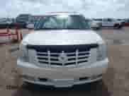 2010 Cadillac Escalade Premium z VIN 1GYUKCEF5AR161736, wystawiony jako IAAI lot #42742355 z przebiegiem 167 681 mil mil oraz . Historia ofert i sprzedaży dostępna na DreamBid. Obrazek 12.