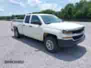 2019 Chevrolet Silverado 1500 Work Truck z VIN 2GCVKNECXK1105765, wystawiony jako IAAI lot #42530346 z przebiegiem 122 165 mil mil oraz . Historia ofert i sprzedaży dostępna na DreamBid. Obrazek 1.
