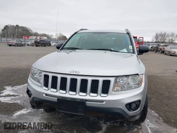 2012 Jeep Compass Limited z VIN 1C4NJCCB3CD511555, wystawiony jako IAAI lot #41752339 z przebiegiem 128 435 mil mil oraz . Historia ofert i sprzedaży dostępna na DreamBid. Obrazek 12.