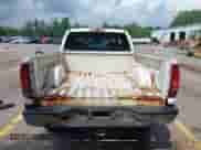 1999 Chevrolet Silverado 2500 LT z VIN 1GCGK29U0XE189563, wystawiony jako IAAI lot #42628626 z przebiegiem 204 749 mil mil oraz . Historia ofert i sprzedaży dostępna na DreamBid. Obrazek 17.