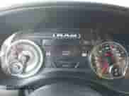 2020 Ram 1500 Big Horn z VIN 1C6RREFT7LN158197, wystawiony jako IAAI lot #42560432 z przebiegiem 101 065 mil mil oraz . Historia ofert i sprzedaży dostępna na DreamBid. Obrazek 7.