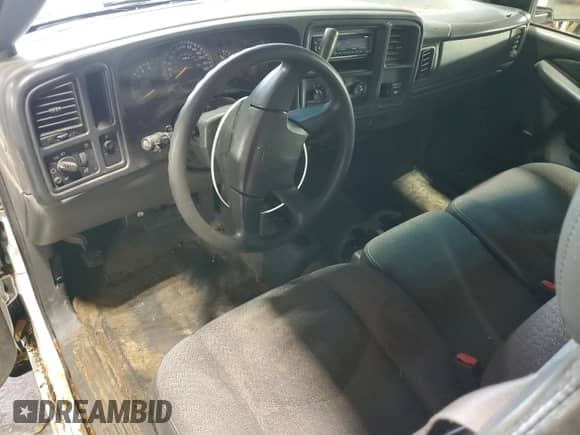 2003 Chevrolet Silverado 1500 LS z VIN 1GCEK14V33Z173927, wystawiony jako Copart lot #56017245 z przebiegiem Nie podano mil oraz Czysty tytuł • Clean title. Historia ofert i sprzedaży dostępna na DreamBid. Obrazek 8.