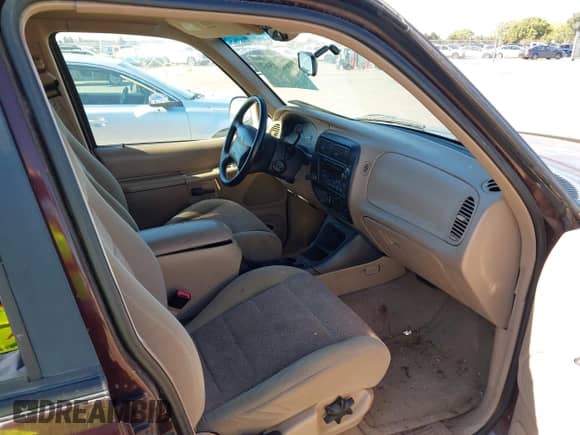 1999 Ford Explorer XLT с VIN 1FMZU35P3XZA82424, выставлен на аукционе IAAI как лот 43434562 с пробегом 156 728 миль миль и . История ставок и продаж доступна на DreamBid. Изображение 5.