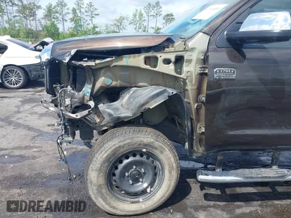 2019 Toyota Tundra SR5 с VIN 5TFAY5F18KX778258, выставлен на аукционе IAAI как лот 41904853 с пробегом 55 214 миль миль и . История ставок и продаж доступна на DreamBid. Изображение 6.