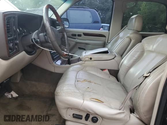 2002 Cadillac Escalade z VIN 1GYEC63T02R217174, wystawiony jako Copart lot #60339985 z przebiegiem 229 326 mil mil oraz Czysty tytuł • Clean title. Historia ofert i sprzedaży dostępna na DreamBid. Obrazek 7.