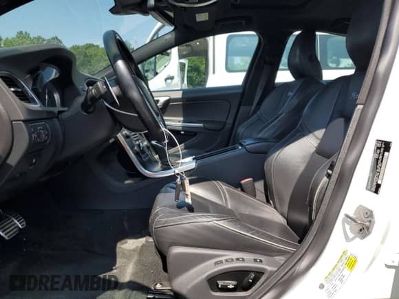 2014 Volvo S60 T6 with VIN YV1902FH9E2289403, listed as a Copart auction lot 62360975 with 185,473 mi miles and Salvage title. Bid and sale history available at DreamBid. Image 7.