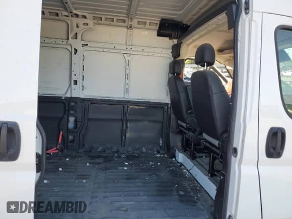 2023 Ram ProMaster Cargo z VIN 3C6LRVDG8PE589587, wystawiony jako Copart lot #85880065 z przebiegiem Nie podano mil oraz Czysty tytuł • Clean title. Historia ofert i sprzedaży dostępna na DreamBid. Obrazek 11.