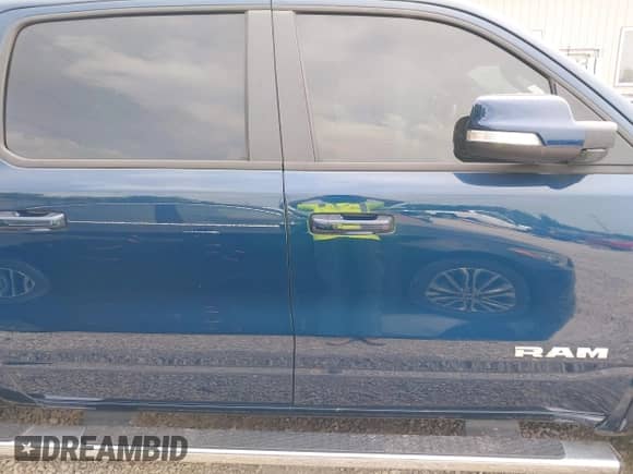 2022 Ram 1500 Laramie z VIN 1C6SRFJT3NN289645, wystawiony jako IAAI lot #42833604 z przebiegiem 13 771 mil mil oraz . Historia ofert i sprzedaży dostępna na DreamBid. Obrazek 13.