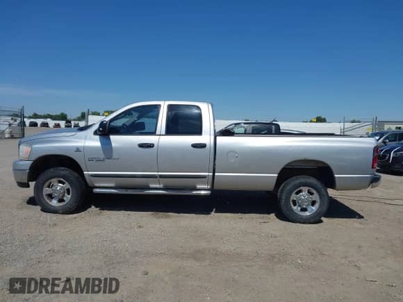 2006 Dodge 2500 ST z VIN 1D7KS28C26J223534, wystawiony jako IAAI lot #42642338 z przebiegiem 137 742 mil mil oraz . Historia ofert i sprzedaży dostępna na DreamBid. Obrazek 14.