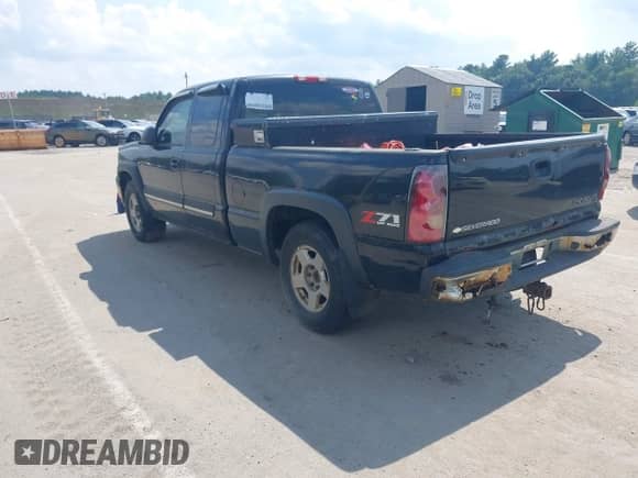 2004 Chevrolet Silverado 1500 Z71 z VIN 1GCEK19TX4E142481, wystawiony jako IAAI lot #42724167 z przebiegiem 183 644 mil mil oraz . Historia ofert i sprzedaży dostępna na DreamBid. Obrazek 3.