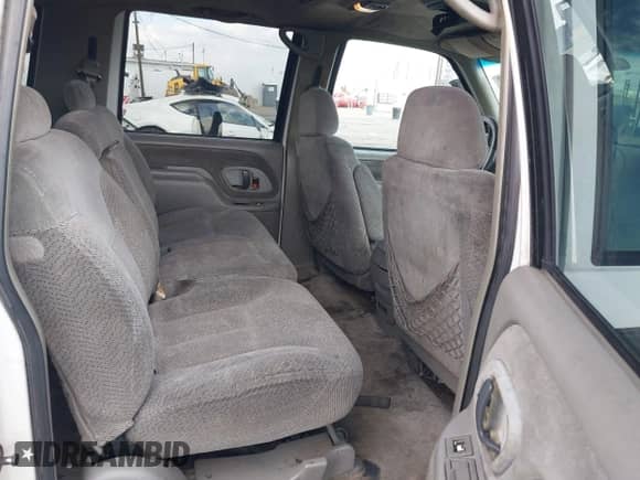 1998 Chevrolet Suburban with VIN 3GNEC16R5WG108019, listed as a IAAI auction lot 41537378 with 245,561 mi miles and . Bid and sale history available at DreamBid. Image 8.