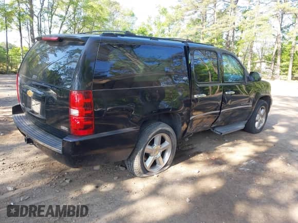 2012 Chevrolet Suburban LTZ z VIN 1GNSCKE08CR323305, wystawiony jako IAAI lot #42149176 z przebiegiem 142 878 mil mil oraz . Historia ofert i sprzedaży dostępna na DreamBid. Obrazek 4.