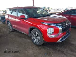 2025 Mitsubishi Outlander SE z VIN JA4J3VA8XSZ029835, wystawiony jako IAAI lot #43405050 z przebiegiem 8 221 mil mil oraz . Historia ofert i sprzedaży dostępna na DreamBid. Obrazek 1.