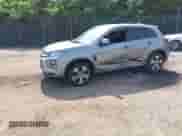 2021 Mitsubishi Outlander ES z VIN JA4APUAU1MU001501, wystawiony jako IAAI lot #42073396 z przebiegiem 55 253 mil mil oraz . Historia ofert i sprzedaży dostępna na DreamBid. Obrazek 2.