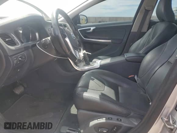 2015 Volvo S60 T5 Platinum с VIN YV1612TM3F1360099, выставлен на аукционе Copart как лот 53744175 с пробегом 87 383 миль миль и Списание • Salvage title. История ставок и продаж доступна на DreamBid. Изображение 7.