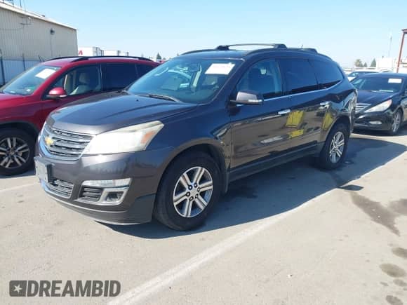 2015 Chevrolet Traverse LT z VIN 1GNKRHKD8FJ168217, wystawiony jako IAAI lot #43575623 z przebiegiem 215 964 mil mil oraz . Historia ofert i sprzedaży dostępna na DreamBid. Obrazek 2.