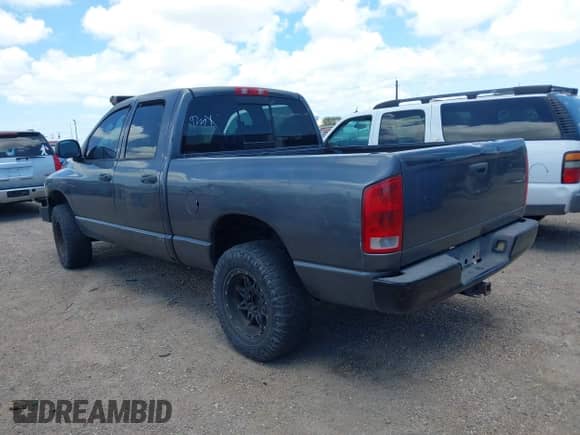 2003 Dodge 1500 ST z VIN 1D7HU18D43S219823, wystawiony jako IAAI lot #42767445 z przebiegiem 273 444 mil mil oraz . Historia ofert i sprzedaży dostępna na DreamBid. Obrazek 3.