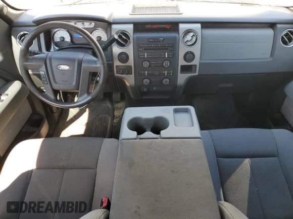 2012 Ford F-150 XL z VIN 1FTFX1EF6CFC04649, wystawiony jako Copart lot #83961305 z przebiegiem 250 597 mil mil oraz Czysty tytuł • Clean title. Historia ofert i sprzedaży dostępna na DreamBid. Obrazek 8.