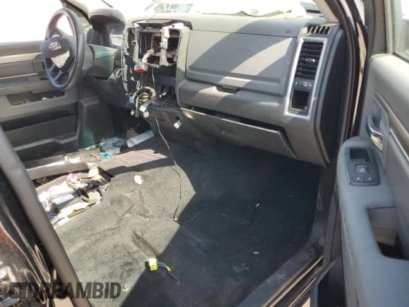 2013 Ram 1500 SLT z VIN 1C6RR6LG1DS532688, wystawiony jako Copart lot #58699875 z przebiegiem Nie podano mil oraz Nie do naprawy • Non repairable. Historia ofert i sprzedaży dostępna na DreamBid. Obrazek 8.