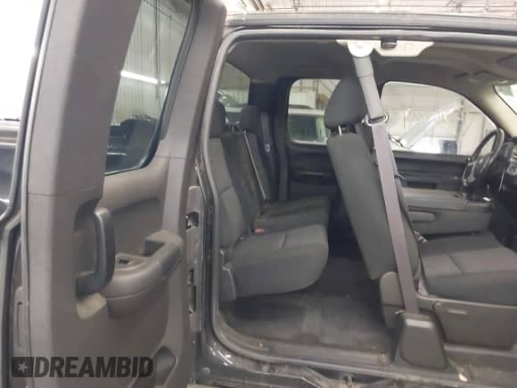 2011 Chevrolet Silverado 1500 LT z VIN 1GCRKSE32BZ402116, wystawiony jako IAAI lot #43266431 z przebiegiem 152 369 mil mil oraz . Historia ofert i sprzedaży dostępna na DreamBid. Obrazek 8.