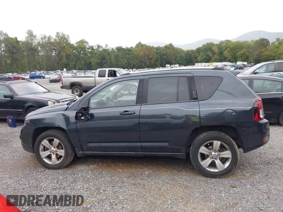 2015 Jeep Compass Latitude z VIN 1C4NJDEB1FD324581, wystawiony jako IAAI lot #43299306 z przebiegiem 97 094 mil mil oraz . Historia ofert i sprzedaży dostępna na DreamBid. Obrazek 15.