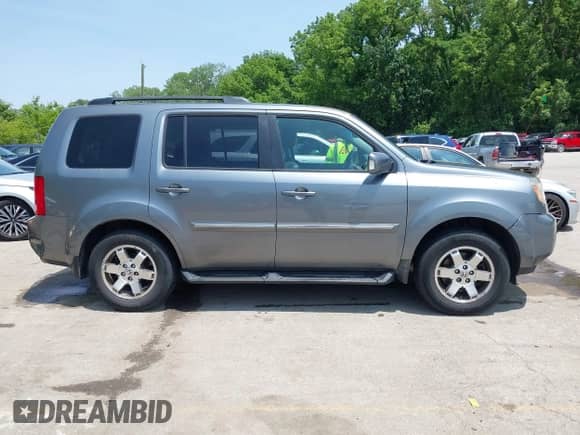 2009 Honda Pilot Touring with VIN 5FNYF48869B038009, listed as a IAAI auction lot 42390759 with 151,623 mi miles and . Bid and sale history available at DreamBid. Image 13.