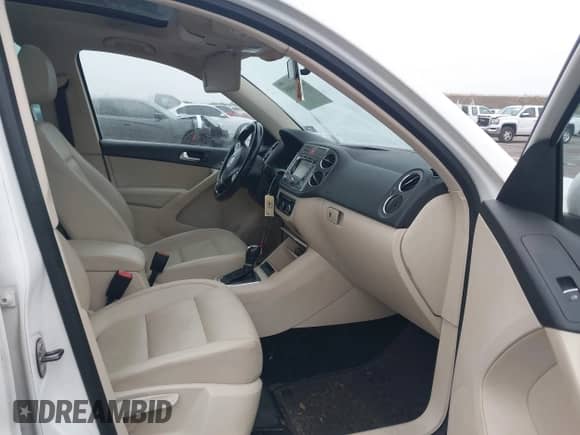 2011 Volkswagen Tiguan SE z VIN WVGAV7AX9BW534166, wystawiony jako IAAI lot #41146905 z przebiegiem 118 095 mil mil oraz . Historia ofert i sprzedaży dostępna na DreamBid. Obrazek 5.