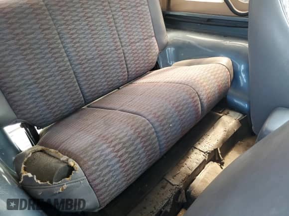 1998 Jeep Wrangler Sport z VIN 1J4FY19S1WP703520, wystawiony jako Copart lot #65905945 z przebiegiem 176 228 mil mil oraz Szkoda całkowita • Salvage title. Historia ofert i sprzedaży dostępna na DreamBid. Obrazek 10.