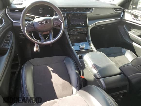 2024 Jeep Grand Cherokee Altitude z VIN 1C4RJGAGXR8546568, wystawiony jako Copart lot #44818505 z przebiegiem 24 172 mil mil oraz Czysty tytuł • Clean title. Historia ofert i sprzedaży dostępna na DreamBid. Obrazek 8.