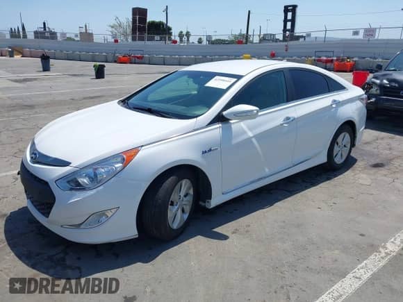 2015 Hyundai Sonata z VIN KMHEC4A4XFA128590, wystawiony jako IAAI lot #42598445 z przebiegiem 82 884 mil mil oraz . Historia ofert i sprzedaży dostępna na DreamBid. Obrazek 2.