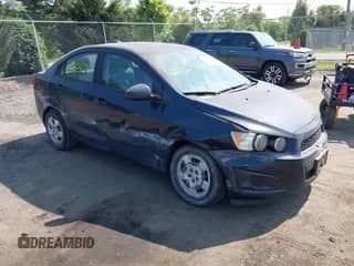 2015 Chevrolet Sonic LS с VIN 1G1JA5SH4F4135560, выставлен на аукционе IAAI как лот 42404174 с пробегом 75 546 миль миль и . История ставок и продаж доступна на DreamBid. Изображение 1.