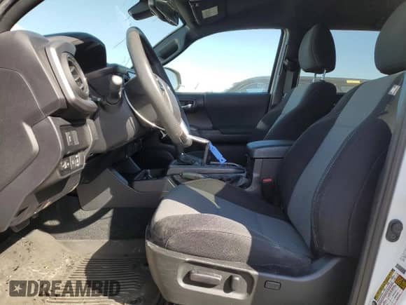 2022 Toyota Tacoma SR с VIN 3TMCZ5AN1NM504958, выставлен на аукционе Copart как лот 81156135 с пробегом 26 327 миль миль и Списание • Salvage title. История ставок и продаж доступна на DreamBid. Изображение 7.