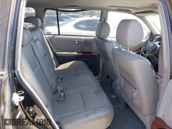 2007 Toyota Highlander z VIN JTEGW21A170020599, wystawiony jako IAAI lot #42675614 z przebiegiem 223 631 mil mil oraz . Historia ofert i sprzedaży dostępna na DreamBid. Obrazek 8.