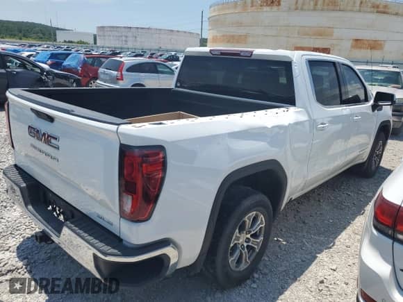 2020 GMC Sierra 1500 SLE with VIN 3GTP8BEK4LG392557, listed as a Copart auction lot 61150204 with 86,021 mi miles and Salvage title. Bid and sale history available at DreamBid. Image 3.