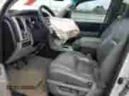 2007 Toyota Tundra SR5 z VIN 5TBET541X7S455595, wystawiony jako Copart lot #81287554 z przebiegiem 158 447 mil mil oraz Szkoda całkowita • Salvage title. Historia ofert i sprzedaży dostępna na DreamBid. Obrazek 7.
