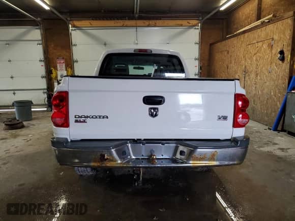 2006 Dodge Dakota SLT z VIN 1D7HE48N86S605611, wystawiony jako Copart lot #84433645 z przebiegiem 135 404 mil mil oraz Szkoda całkowita • Salvage title. Historia ofert i sprzedaży dostępna na DreamBid. Obrazek 6.