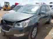 2011 Chevrolet Traverse 1LT z VIN 1GNKVGED1BJ220122, wystawiony jako IAAI lot #42990072 z przebiegiem 222 551 mil mil oraz . Historia ofert i sprzedaży dostępna na DreamBid. Obrazek 2.