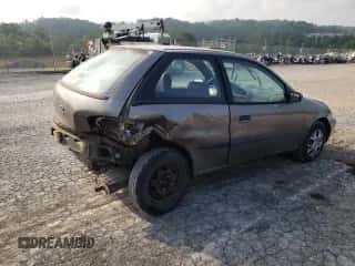 1998 Chevrolet Metro Lsi z VIN 2C1MR2229W6726115, wystawiony jako Copart lot #67983965 z przebiegiem 84 367 mil mil oraz Szkoda całkowita • Salvage title. Historia ofert i sprzedaży dostępna na DreamBid. Obrazek 3.