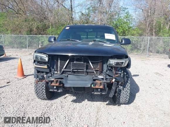 2005 GMC Sierra 1500 SLE with VIN 2GTEK13T451232141, listed as a IAAI auction lot 42083139 with 218,162 mi miles and . Bid and sale history available at DreamBid. Image 13.