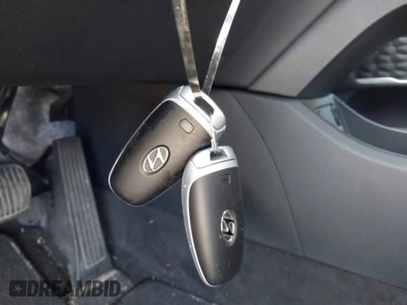 2021 Hyundai Santa Fe SEL z VIN 5NMS3DAJ0MH345114, wystawiony jako IAAI lot #43343253 z przebiegiem 52 092 mil mil oraz . Historia ofert i sprzedaży dostępna na DreamBid. Obrazek 11.