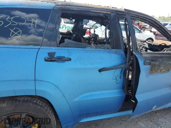 2018 Jeep Grand Cherokee Trackhawk z VIN 1C4RJFN97JC335271, wystawiony jako Copart lot #62872195 z przebiegiem Nie podano mil oraz Szkoda całkowita • Salvage title. Historia ofert i sprzedaży dostępna na DreamBid. Obrazek 10.