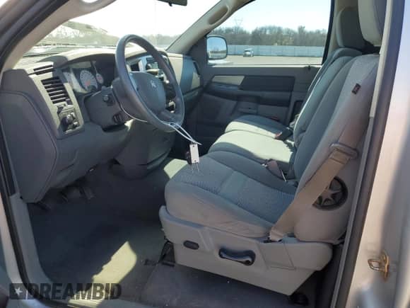 2007 Dodge 1500 SLT z VIN 1D7HA16247J555185, wystawiony jako Copart lot #47497925 z przebiegiem 92 778 mil mil oraz Szkoda całkowita • Salvage title. Historia ofert i sprzedaży dostępna na DreamBid. Obrazek 7.