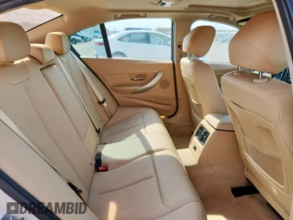 2015 BMW 3 Series 320i с VIN WBA3B1C56FK136437, выставлен на аукционе Copart как лот 71505245 с пробегом 60 252 миль миль и Чистый • Clean title. История ставок и продаж доступна на DreamBid. Изображение 10.