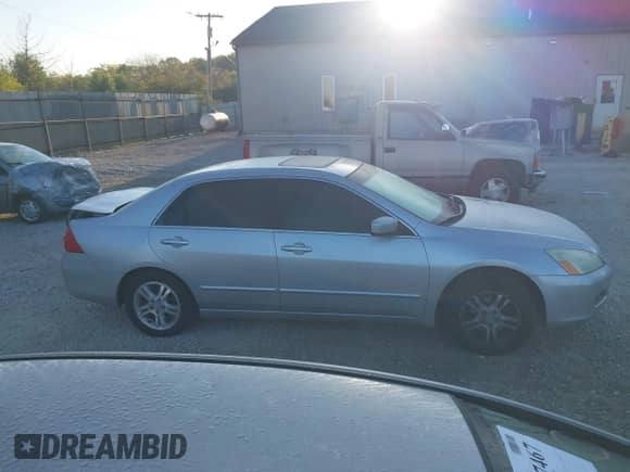 2007 Honda Accord EX z VIN 1HGCM56777A104462, wystawiony jako IAAI lot #43331511 z przebiegiem 187 568 mil mil oraz . Historia ofert i sprzedaży dostępna na DreamBid. Obrazek 12.