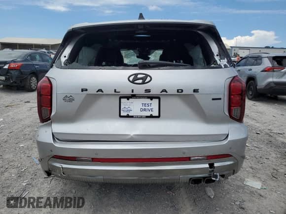2025 Hyundai Palisade Calligraphy с VIN KM8R7DGE0SU865652, выставлен на аукционе Copart как лот 66924325 с пробегом 5 643 миль миль и Списание • Salvage title. История ставок и продаж доступна на DreamBid. Изображение 6.