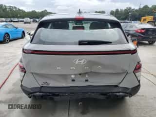 2025 Hyundai Kona SE с VIN KM8HA3AB8SU196911, выставлен на аукционе Copart как лот 66020125 с пробегом 22 503 миль миль и Списание • Salvage title. История ставок и продаж доступна на DreamBid. Изображение 6.